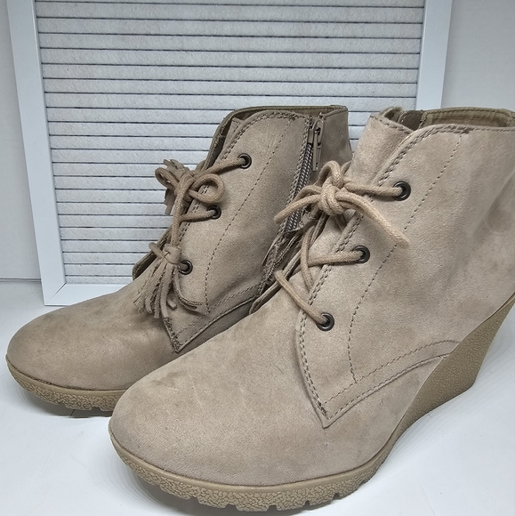 MIA: Nude Taupe Suede Wedge Ankle Boots/Booties ❤️ - Picture 4 of 13